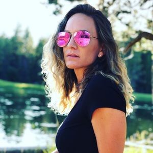 Meet your Posher, Dezra